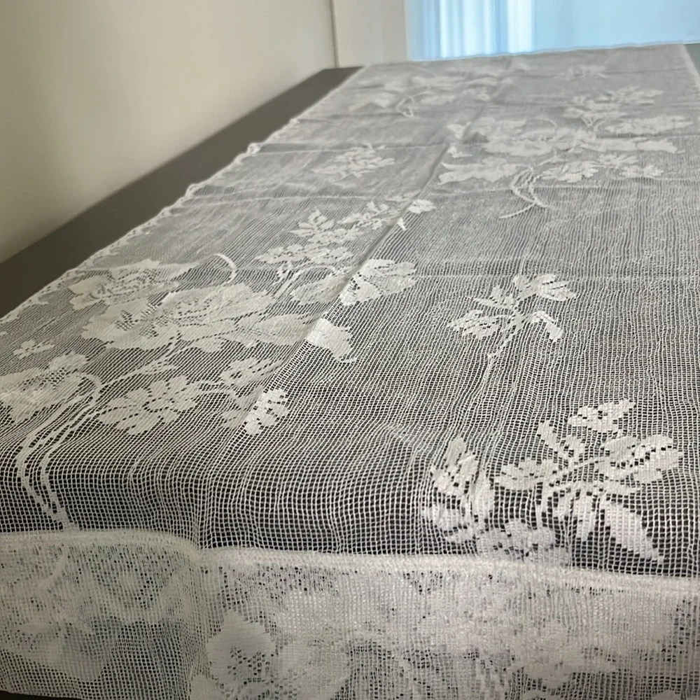Heritage Lace table runner